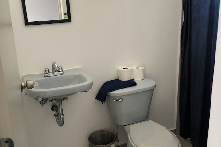 Room 13 of 16