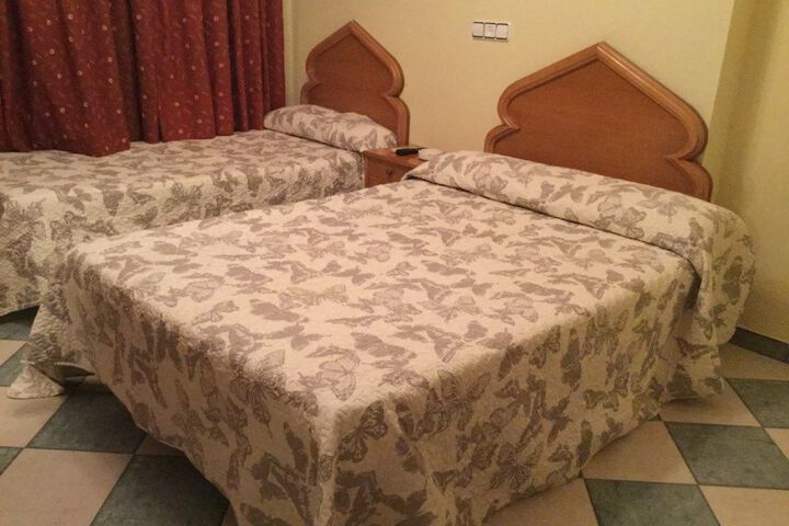 Room 6 of 25