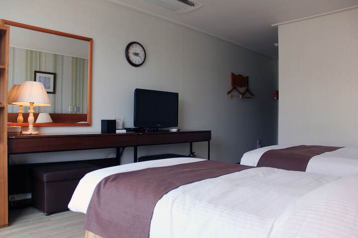 Room 12 of 29