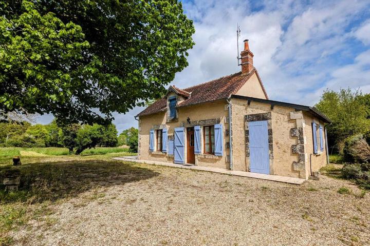 Maison Charmante avec Étang Privé au Cœur du Berry - FR-1-591-86