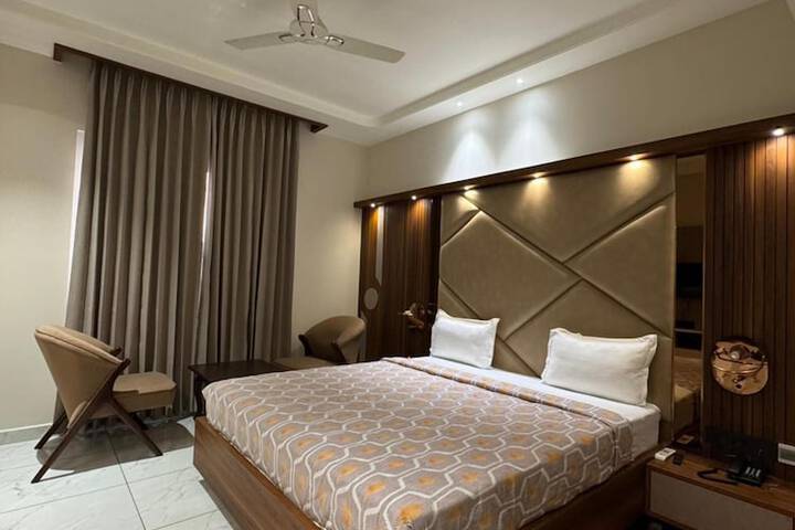 Room 14 of 22