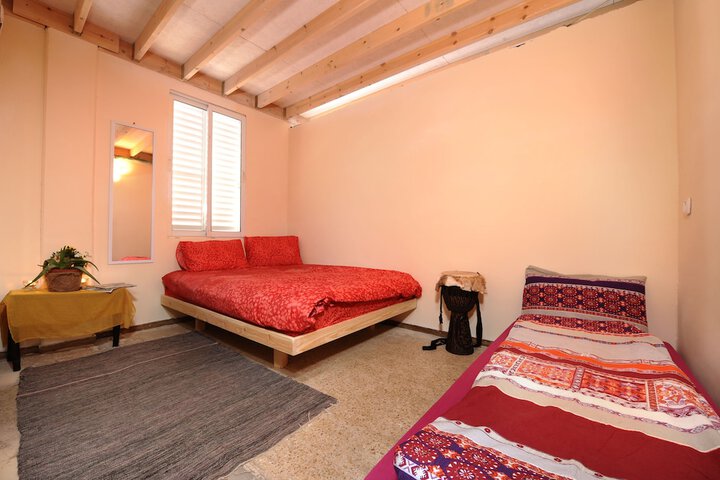 Room 4 of 65