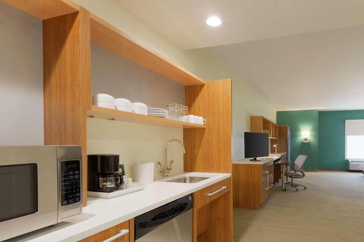 1 Queen Hearing Accessible Studio Suite (8 of 9)
