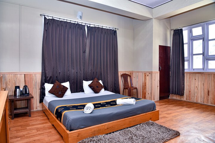 Room 9 of 34
