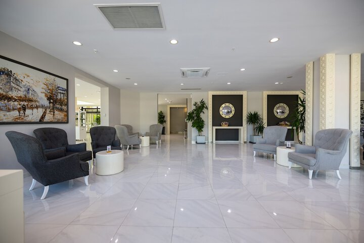 Entrance & Lobby