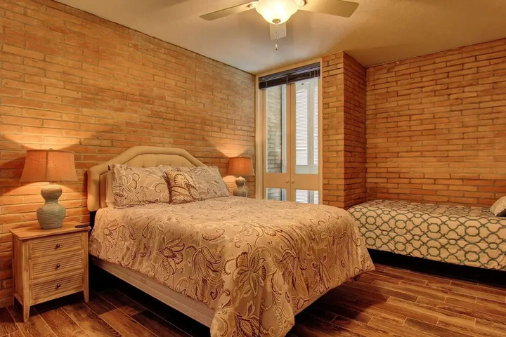 Room 5 of 20