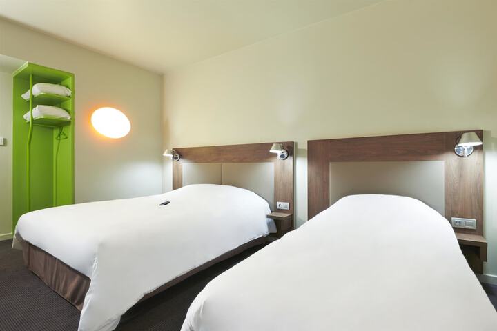 Room 6 of 43