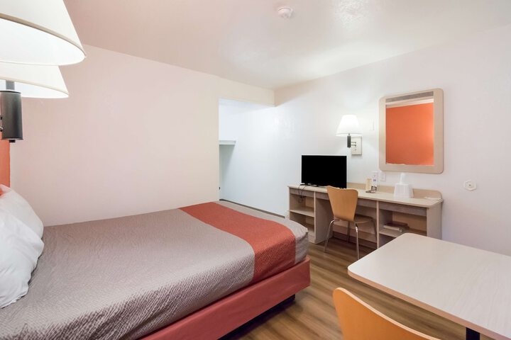 Room 11 of 39