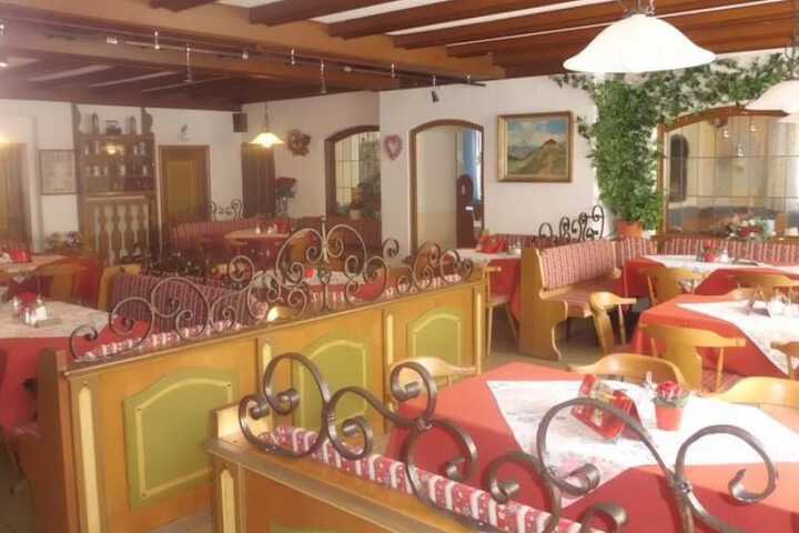 Dining 6 of 11