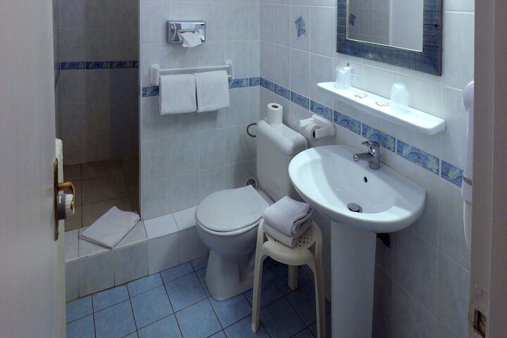 Room 25 of 49