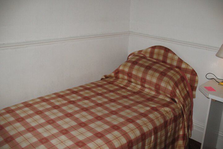 Room 9 of 32