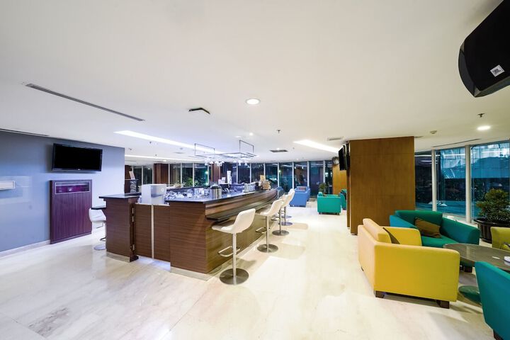 Entrance & Lobby