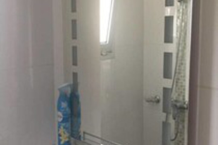 Room 2 of 6