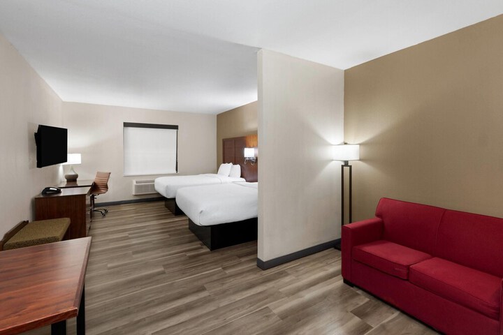 Room 9 of 32