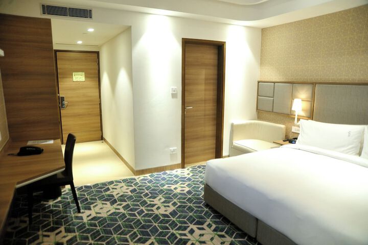 Room 6 of 118