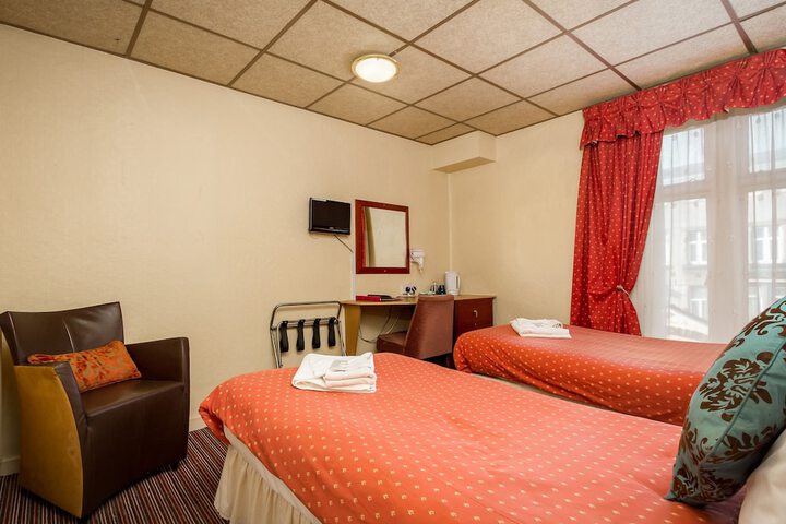 Room 32 of 61
