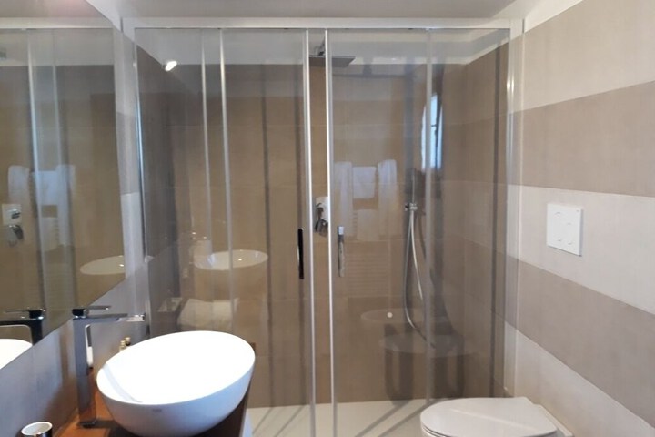 Room 33 of 71
