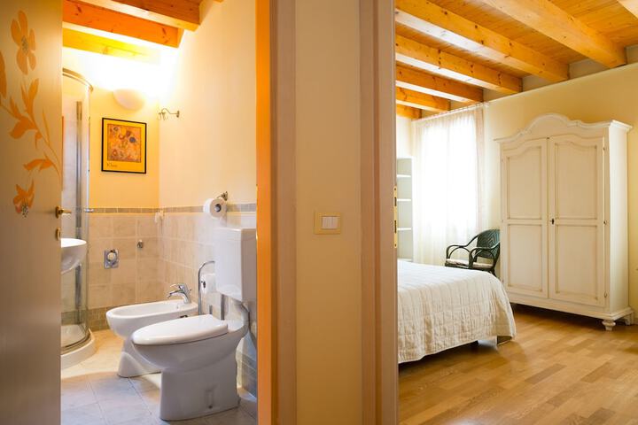 Room 7 of 13
