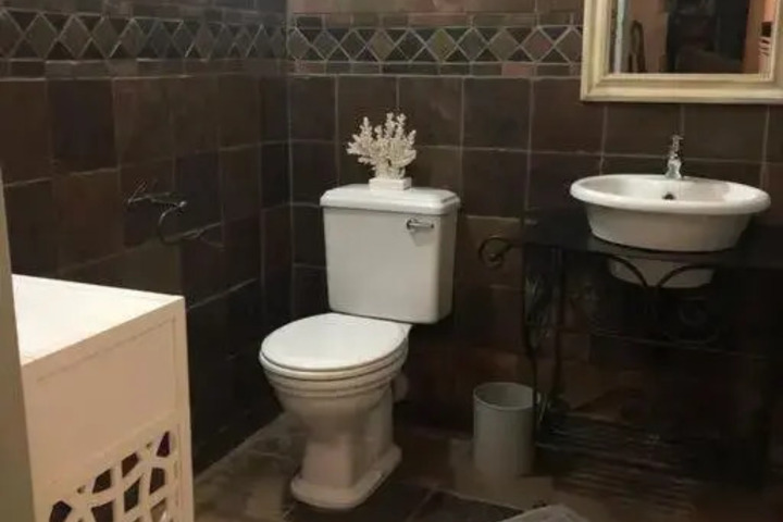Room 8 of 14
