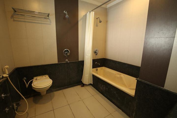 Room 41 of 46