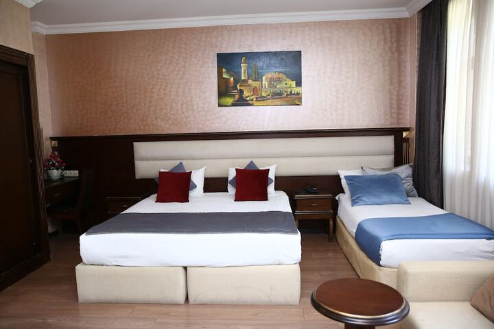 Room 48 of 122