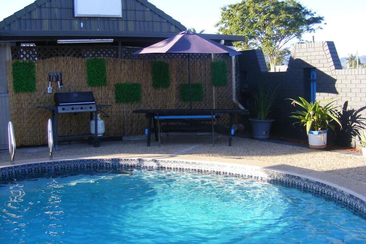 Pool 40 of 54