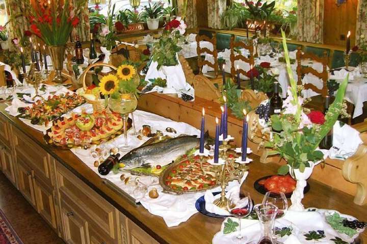 Dining 24 of 55