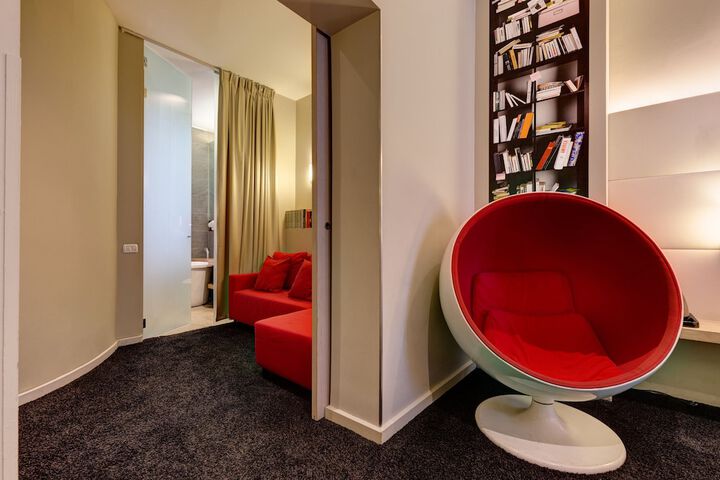 Room 51 of 79