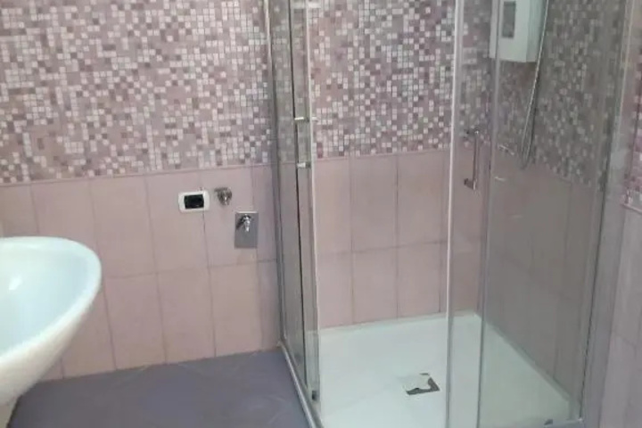 Room 7 of 12