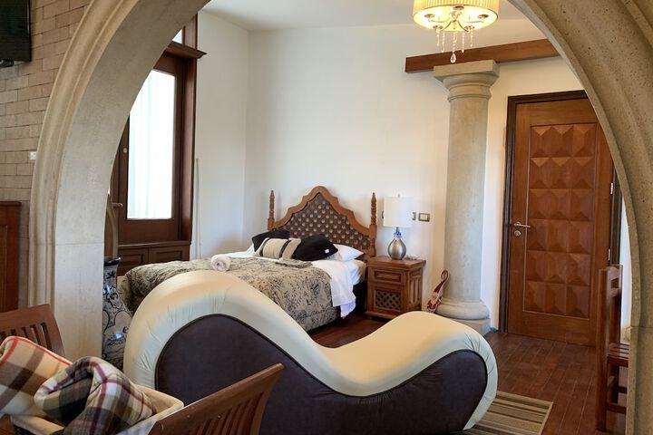 Room 22 of 230