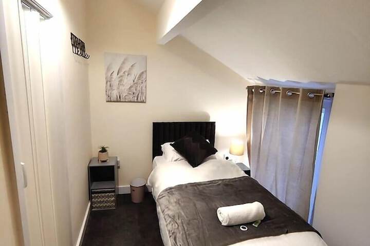 Room 2 of 38