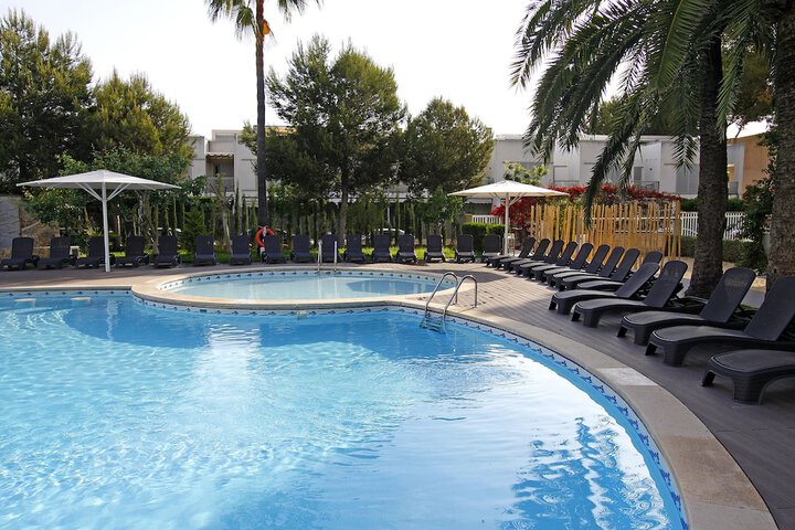 Hotel with Pool