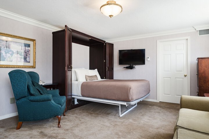 Room 9 of 106