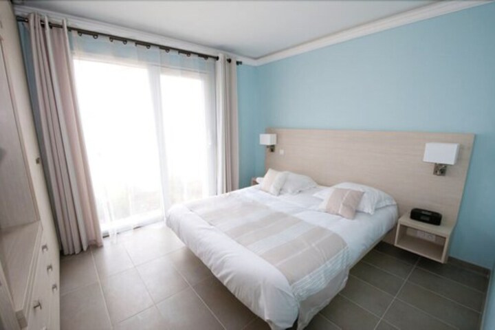 Room 6 of 30