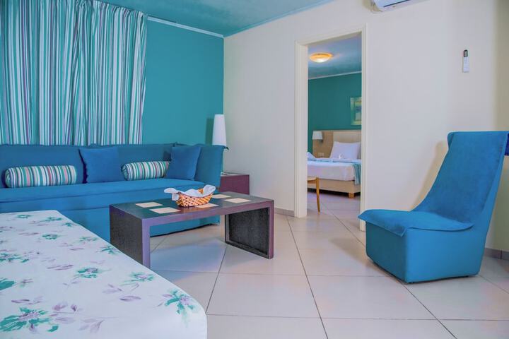 Room 102 of 194