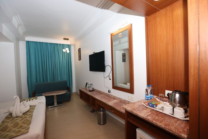 Room 5 of 24