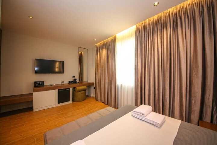 Room 3 of 108
