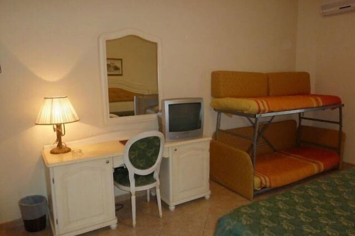 Room 13 of 53