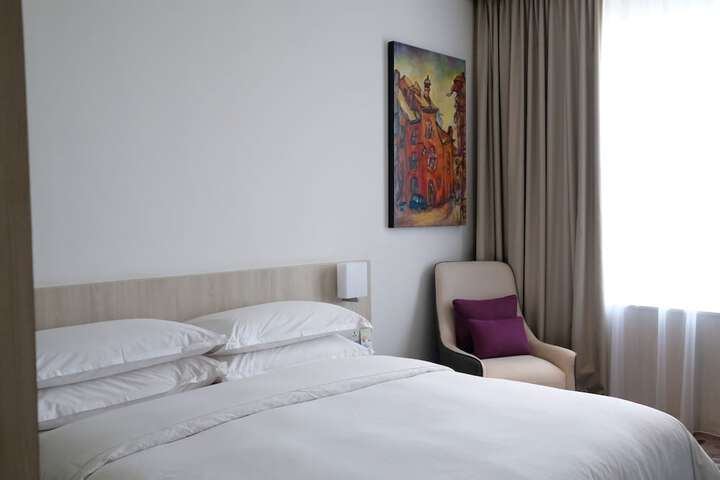 Room 6 of 52