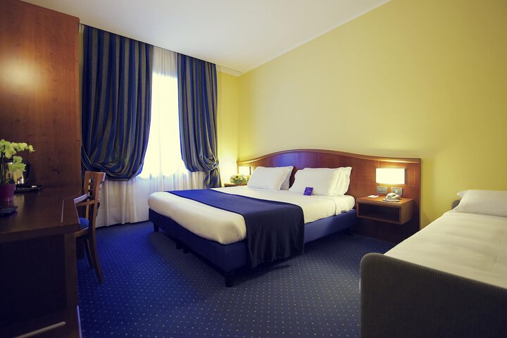 Room 16 of 108