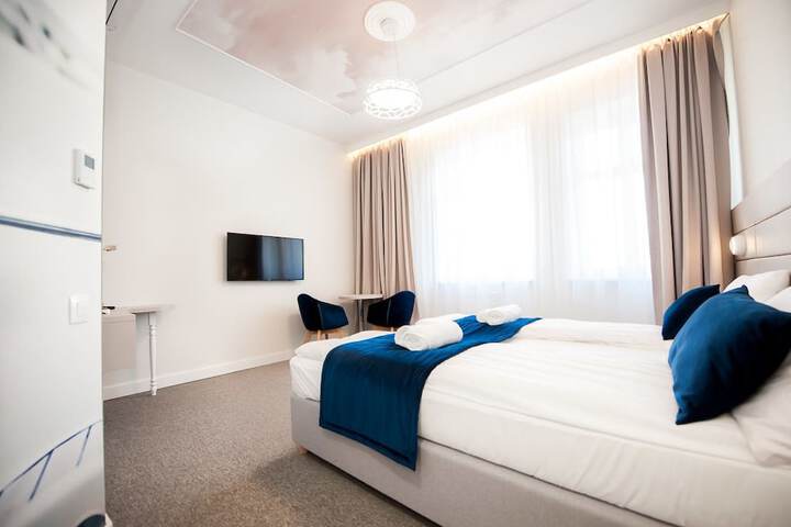 Room 11 of 30
