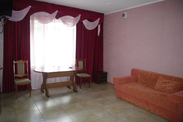 Room 7 of 9