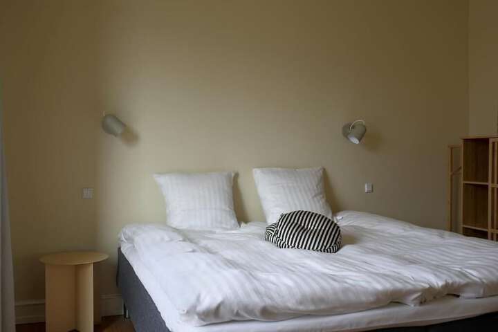Room 9 of 63