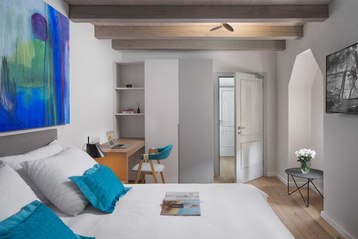 Room 4 of 31