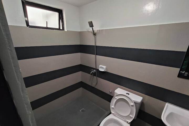 Room 32 of 43