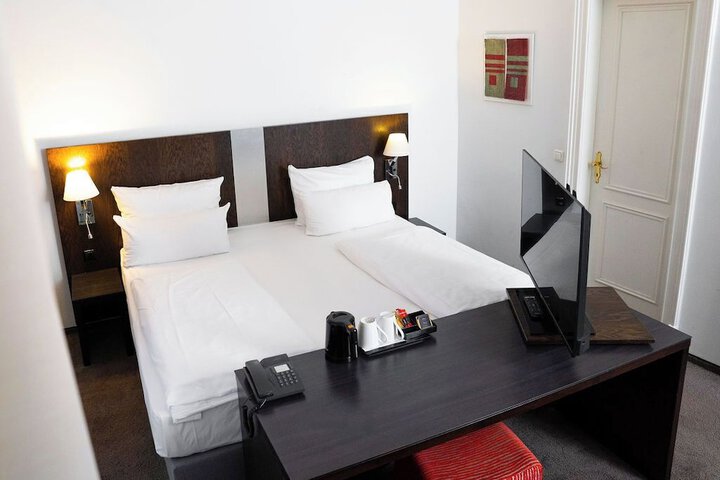 Room 32 of 70