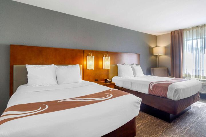 2 Double Beds (3 of 6)