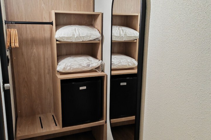 Room 7 of 49