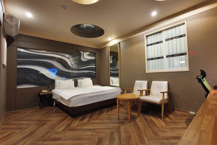 Room 17 of 45