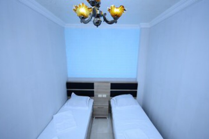 Room 15 of 37